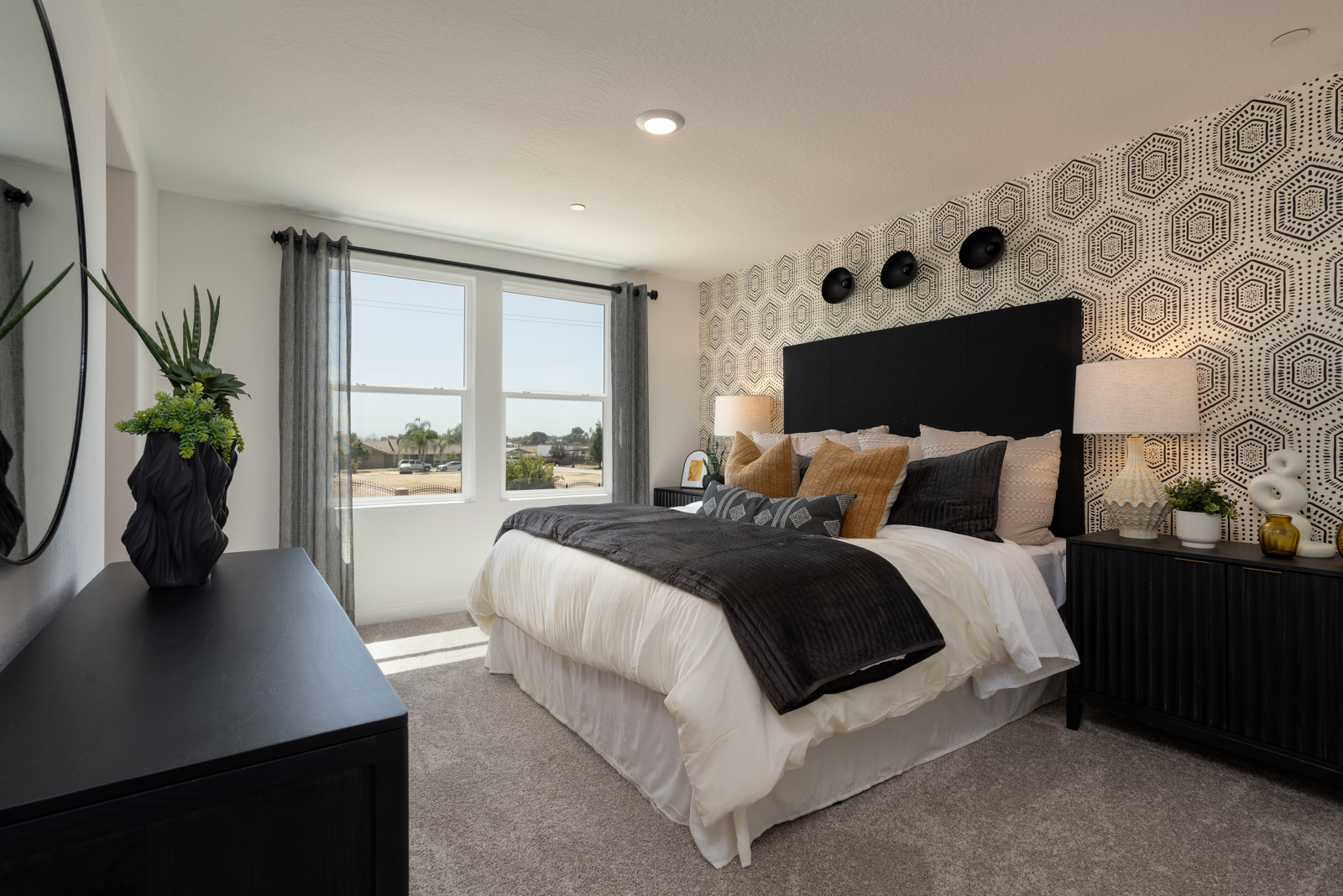 A bedroom with a bed and a desk.