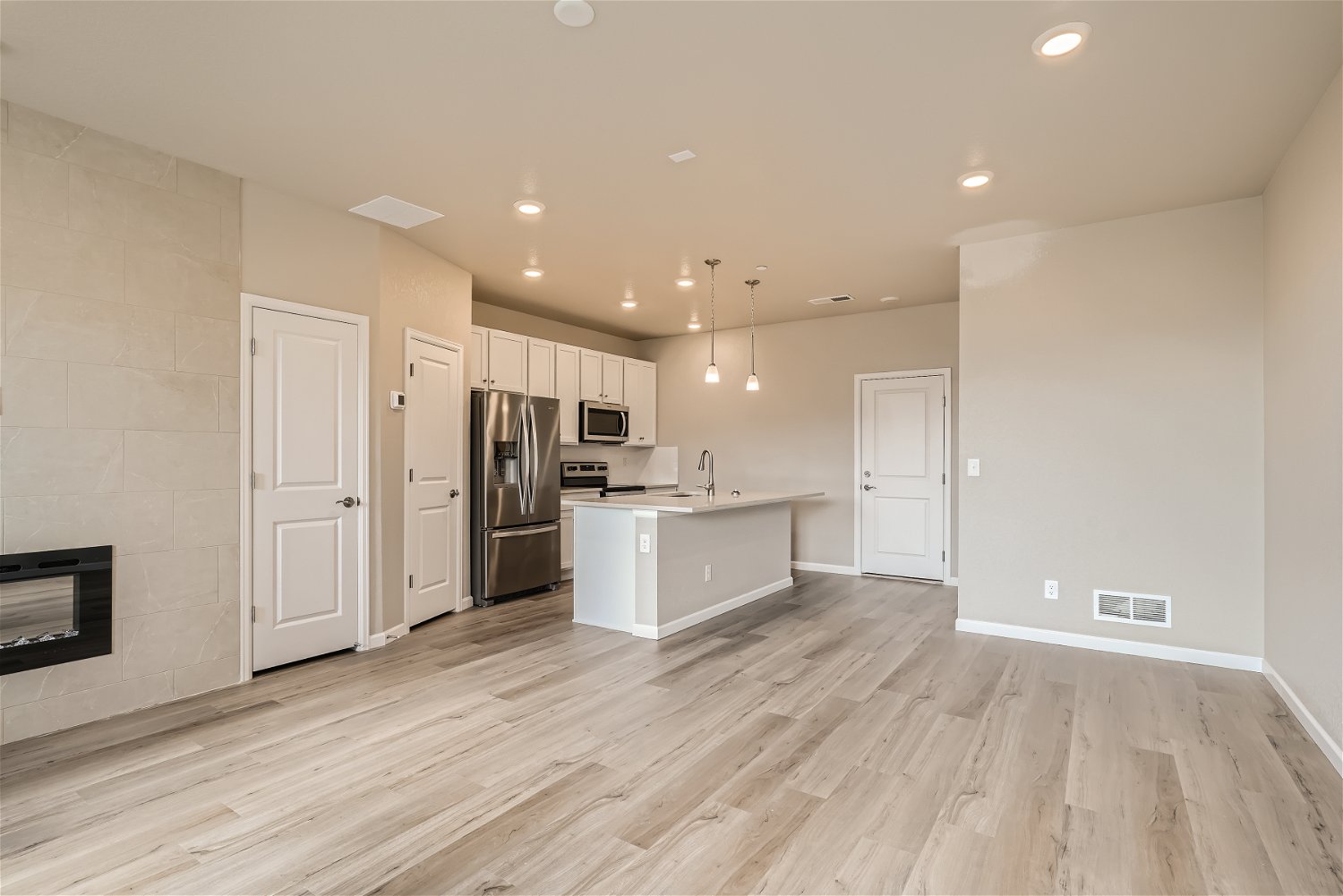 A kitchen with white cabinets.