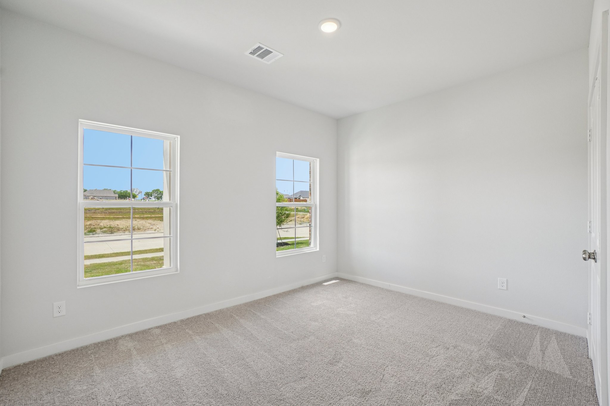 A room with windows.