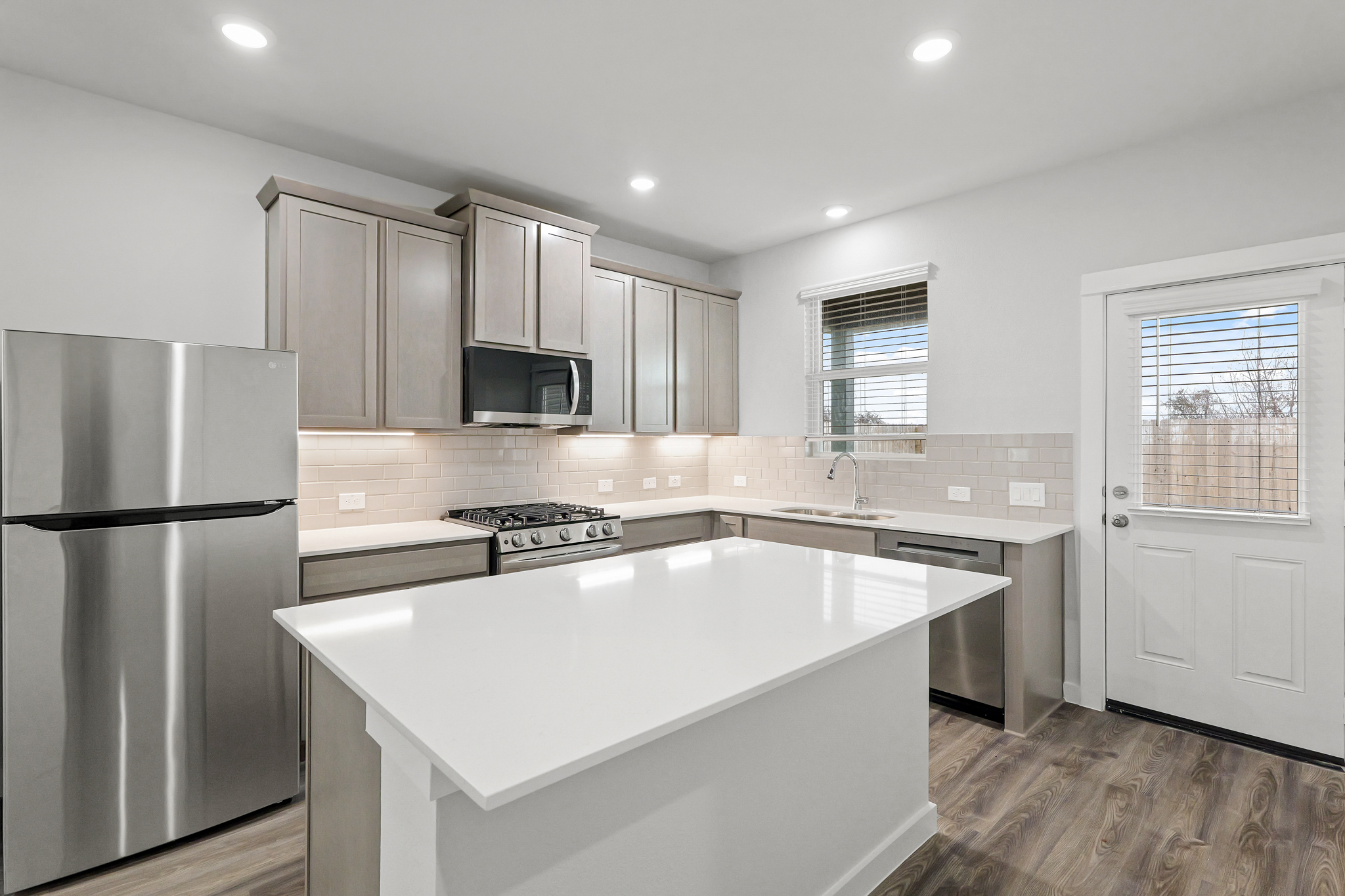 A kitchen with white cabinets.